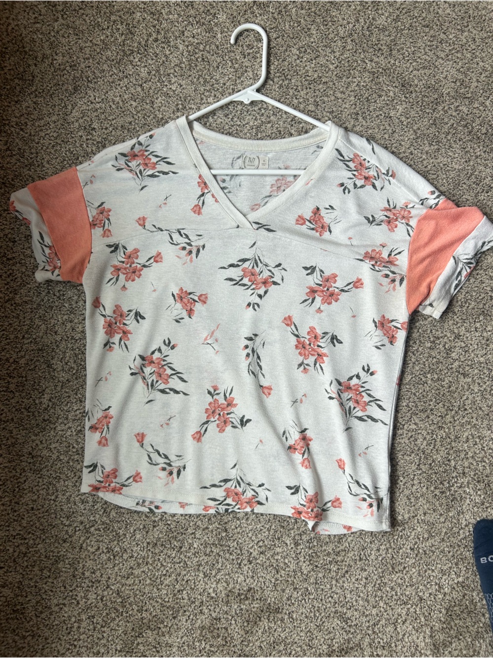 Floral V-Neck Short Sleeve Top in Coral and White